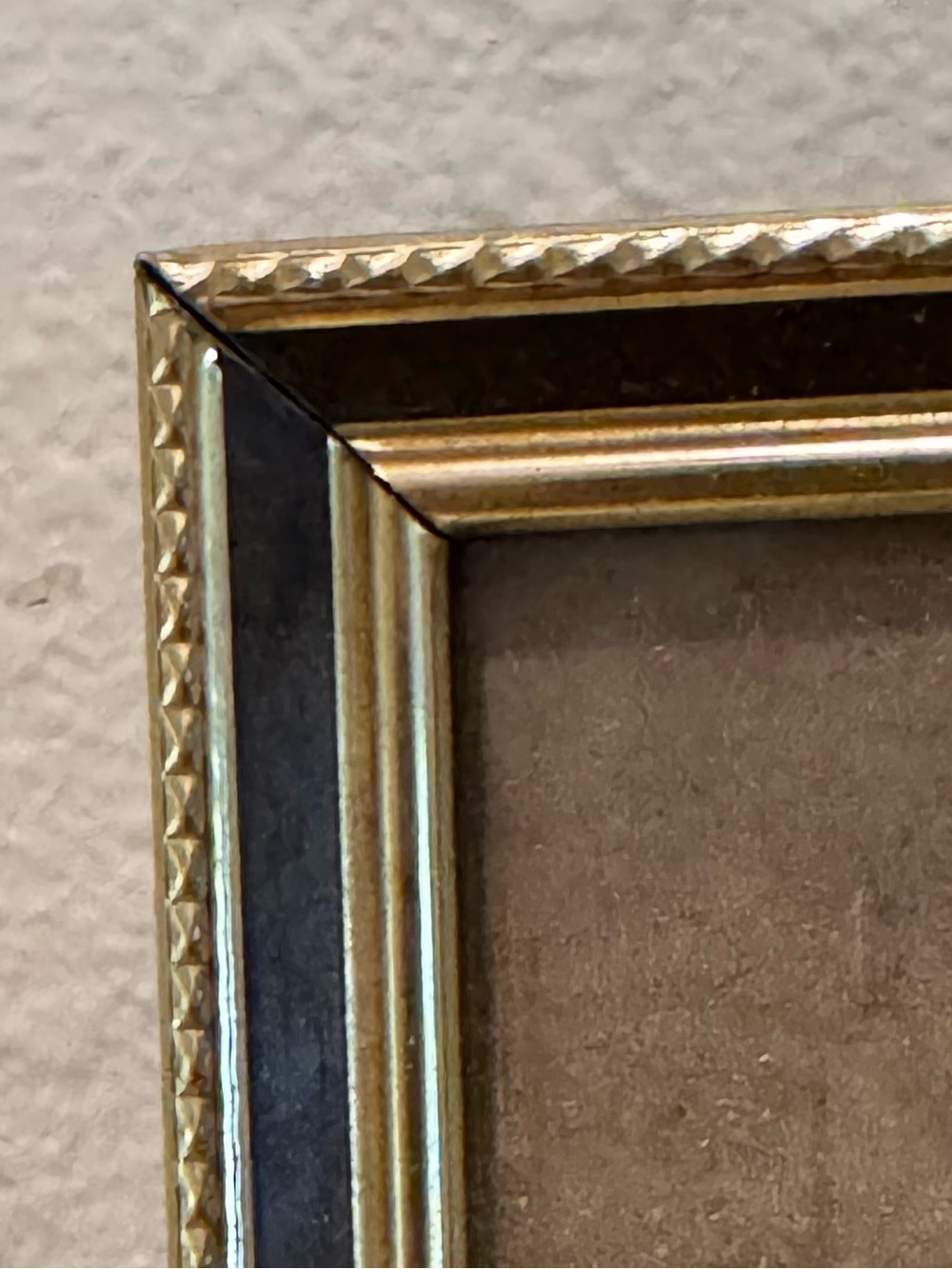Vintage Gold Tone/Brass 8x10 Picture Frame with Brown Accent Detail w/ Easel - Picture 4 of 11